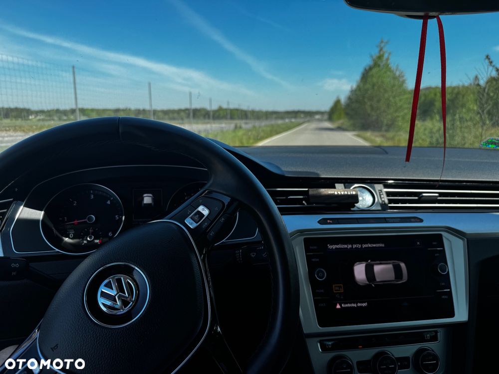 Volkswagen Passat 2.0 TDI SCR Comfortline - 10
