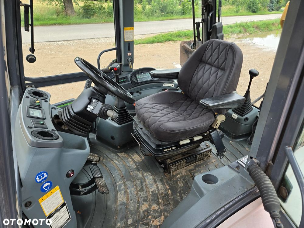 Ford New Holland 675-E Koparko ładowarka 4x4 - 8