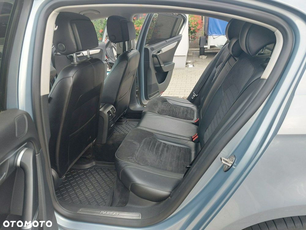 Volkswagen Passat - 12