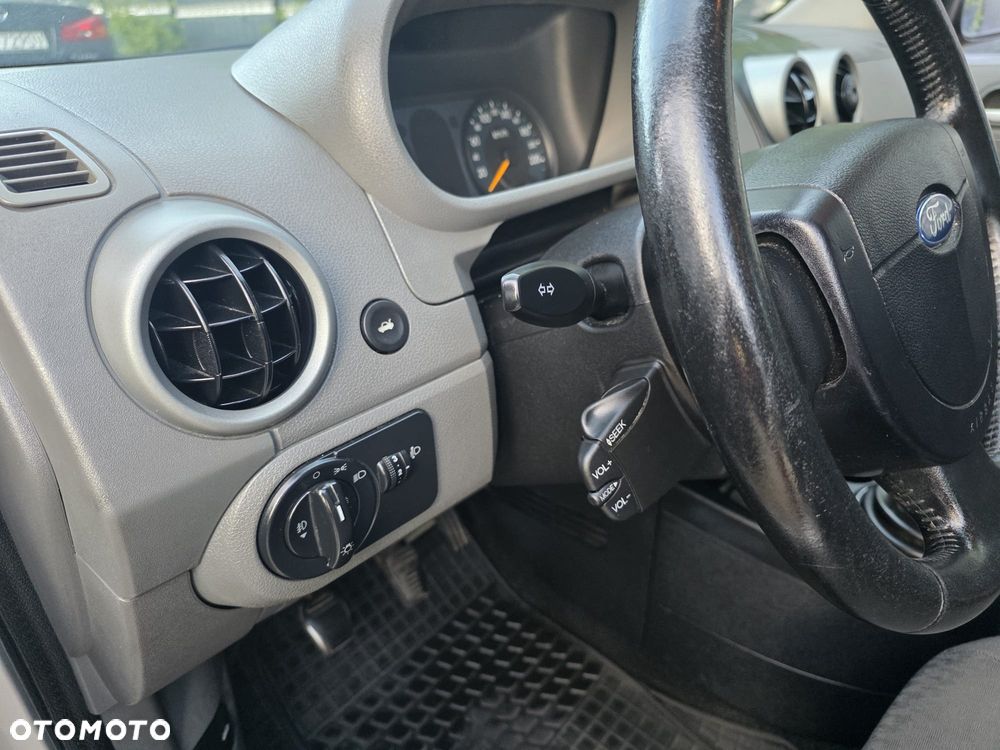 Ford Fusion 1.4 Ambiente - 11
