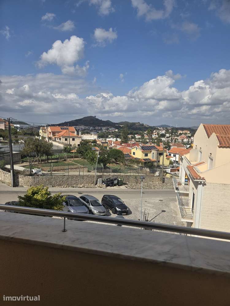 Apartamento T2 com Varandas e Garagem em Mafra - Grande imagem: 4/18