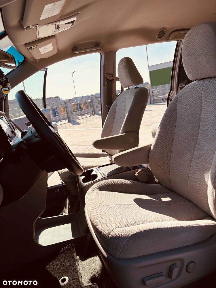 Toyota Sienna 3.5 V6 - 19