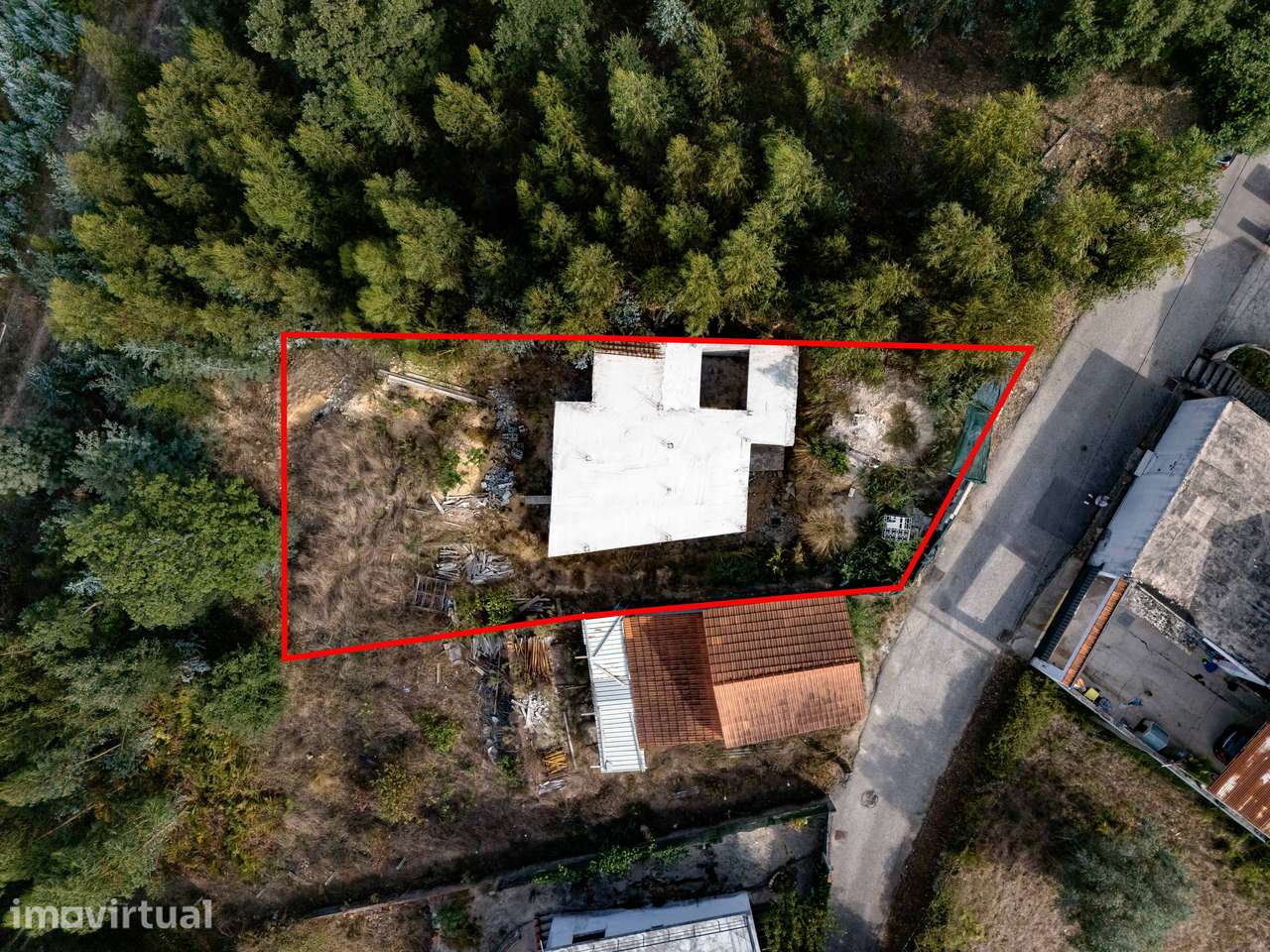 Terreno com moradia iniciada – pohled 4
