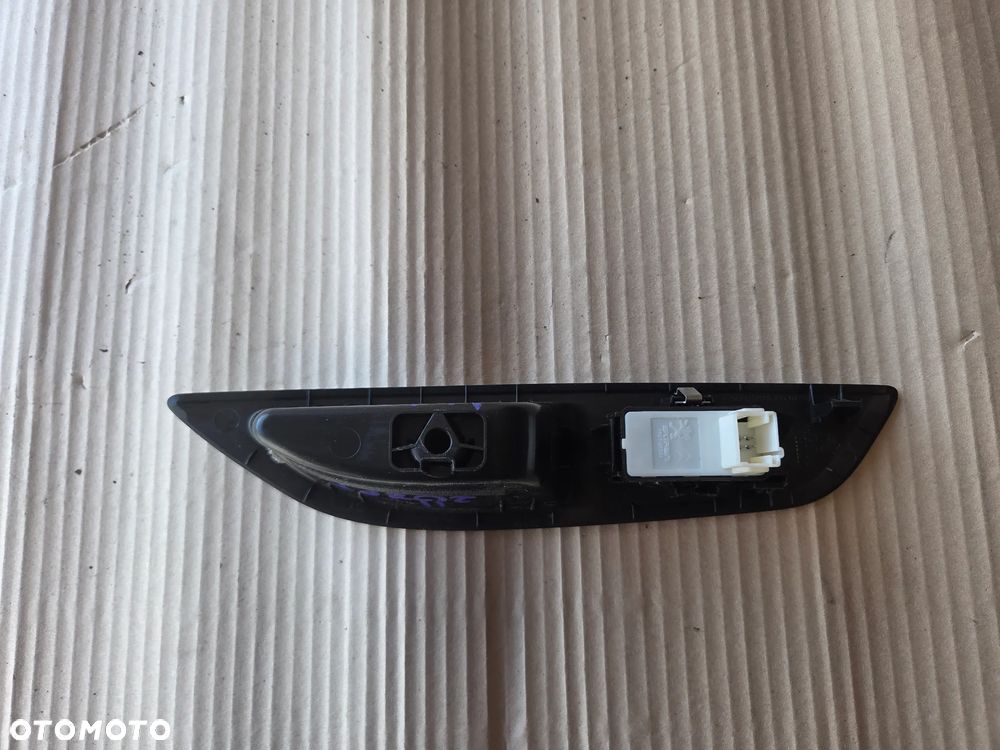Panel przełącznik sterownia szyb prawy tył Peugeot 208 II 9823212580 - 3