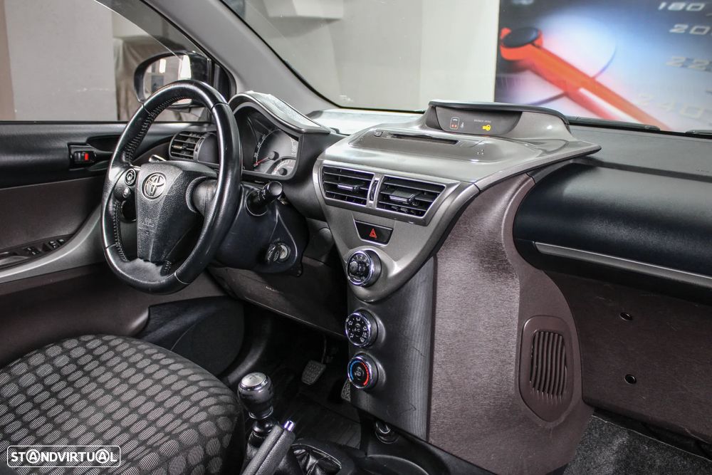 Toyota iQ 1.0 VVT-i Essential+AC - 23