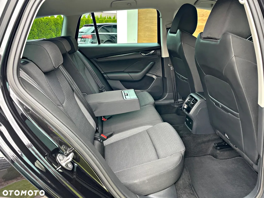 Skoda Octavia Combi 1.4 TSI iV DSG Style - 30