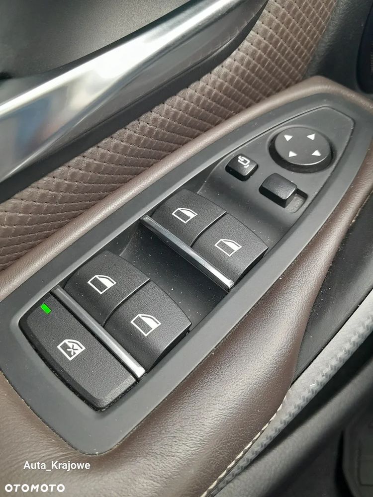 BMW Seria 3 330i xDrive Edition M Sport Shadow - 31
