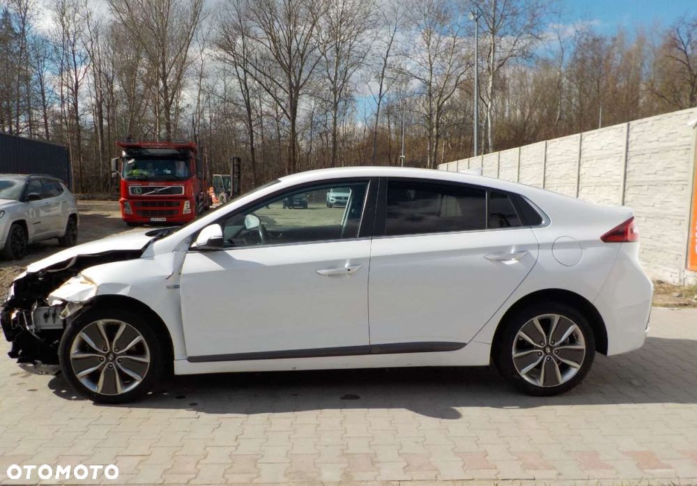 Hyundai IONIQ - 14