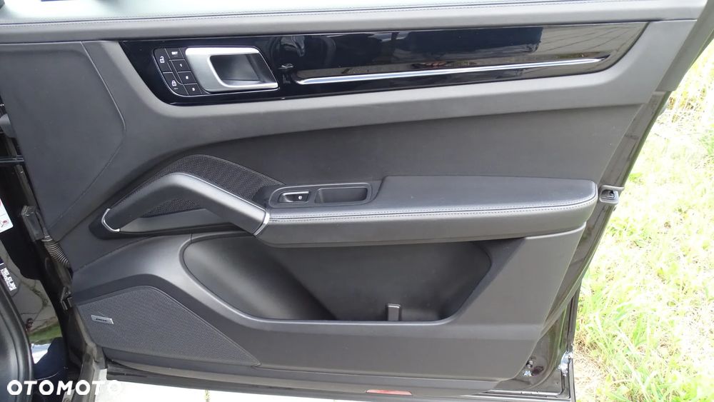 Porsche Cayenne E-Hybrid Platinum Edition - 32