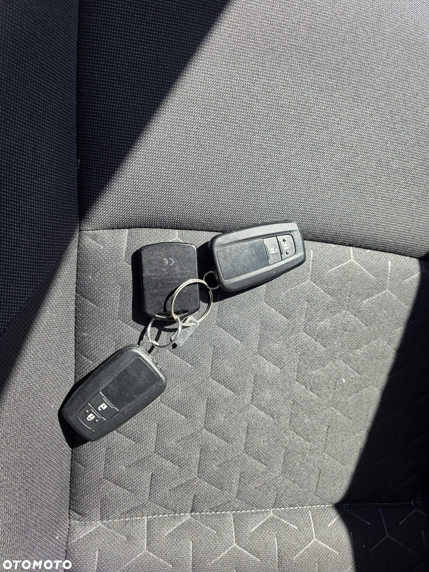 Toyota Corolla 1.8 Hybrid Comfort - 18