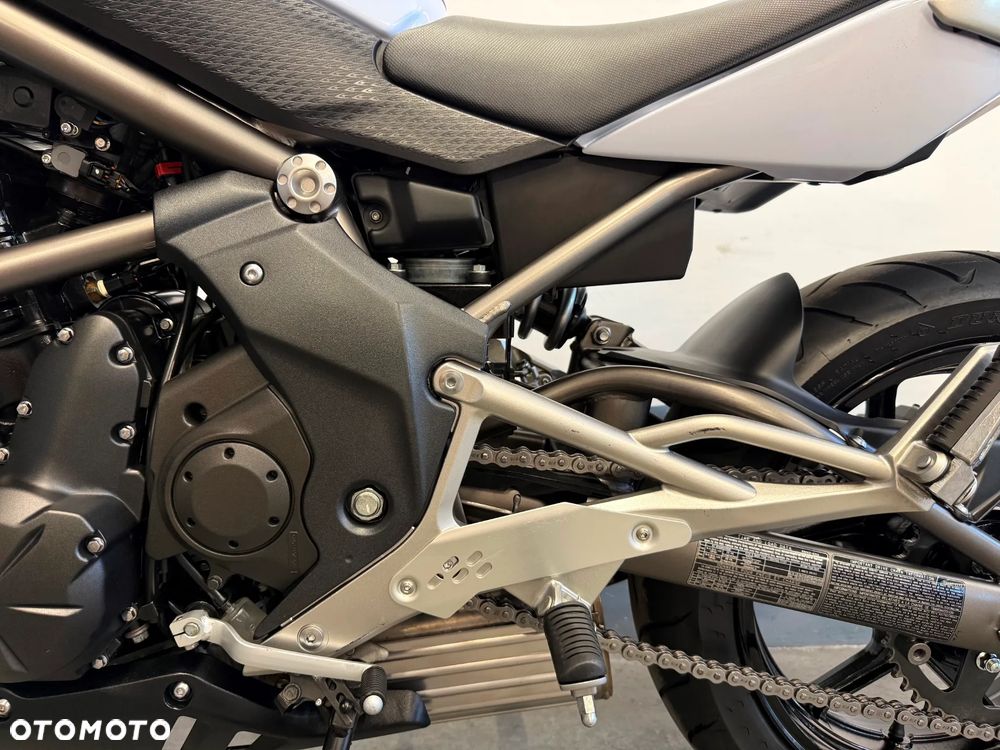 Kawasaki ER - 23