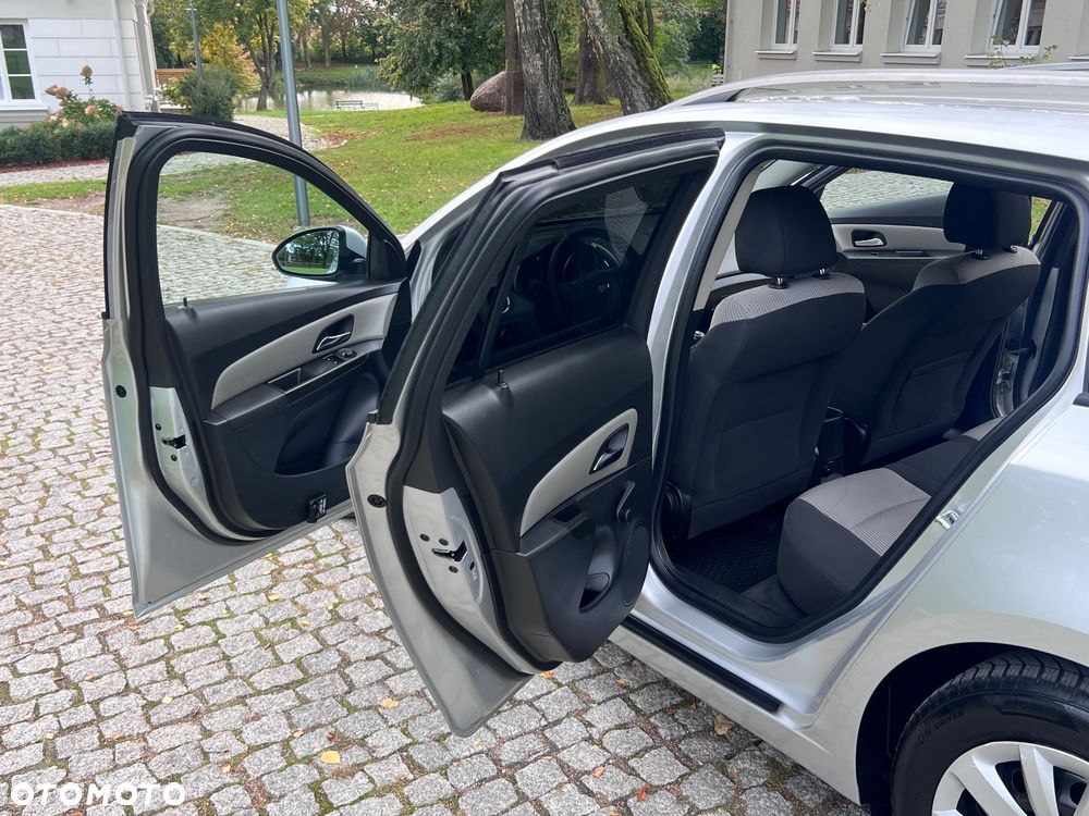 Chevrolet Cruze 1.6 LS - 13