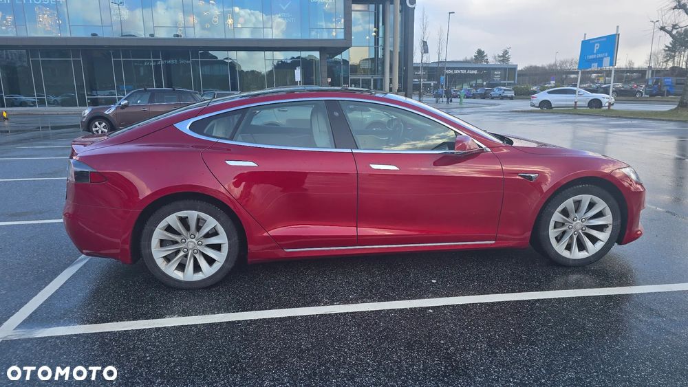 Tesla Model S - 4