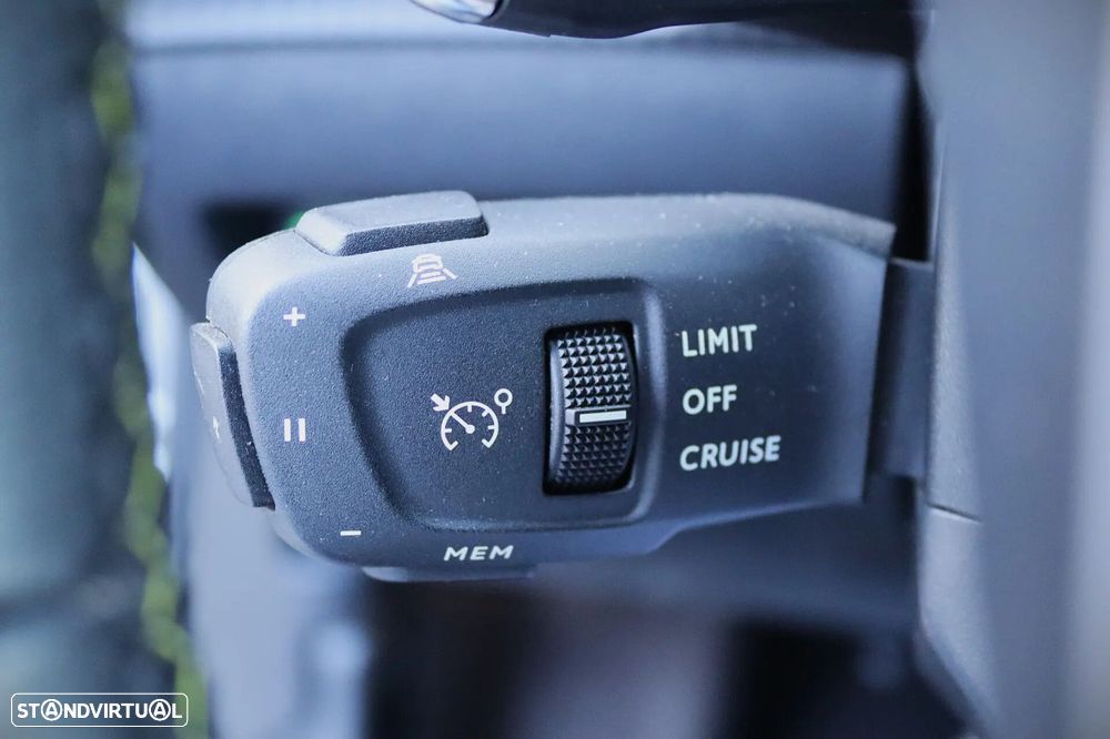 Peugeot 2008 1.2 PureTech GT EAT8 - 21