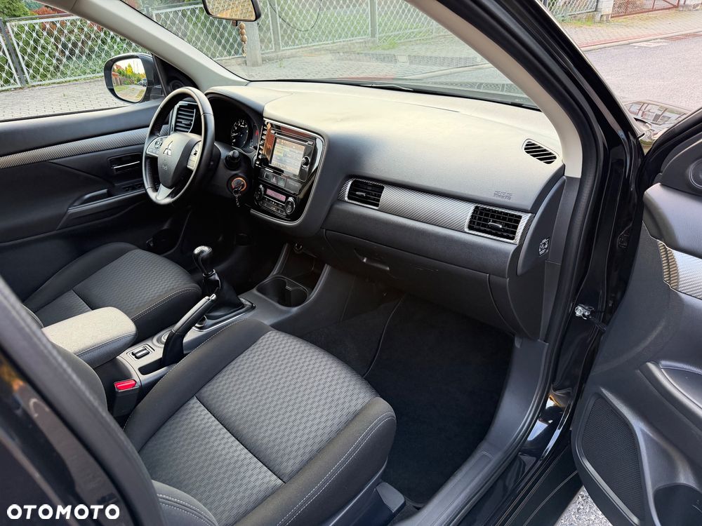 Mitsubishi Outlander - 25