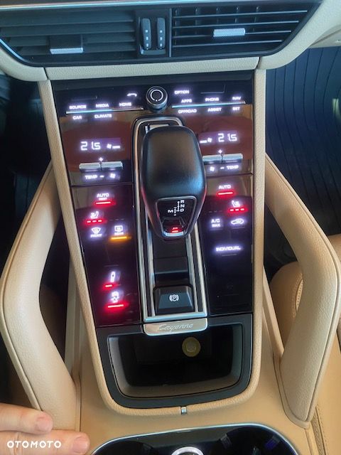 Porsche Cayenne E-Hybrid Platinum Edition - 26