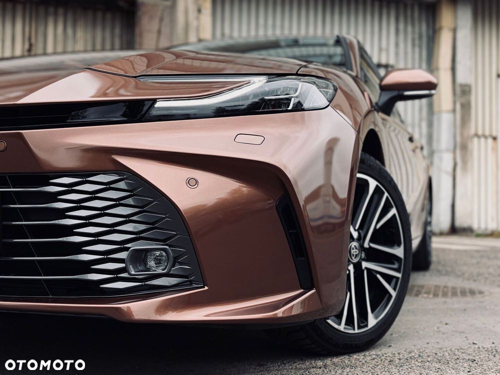 Toyota Camry - 17