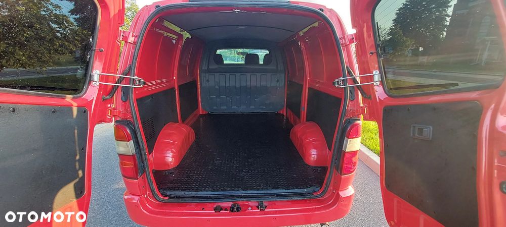Toyota HIACE - 12