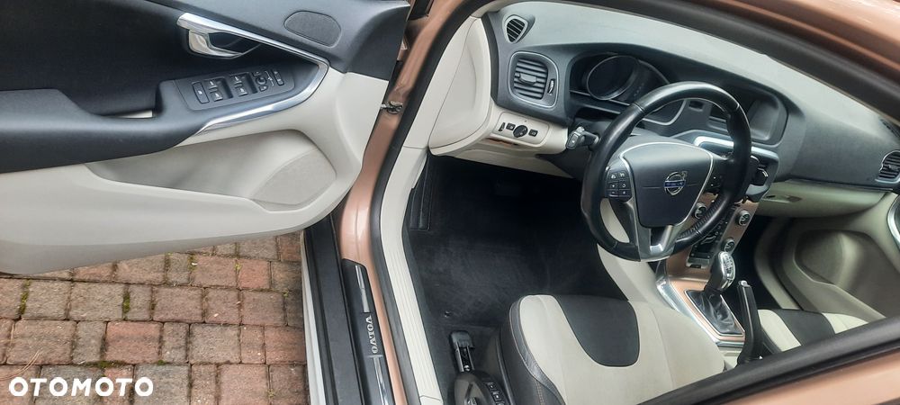 Volvo V40 T5 Momentum - 7