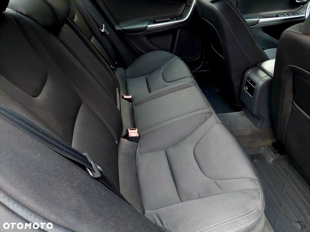 Volvo S60 T3 Drive-E Momentum - 11