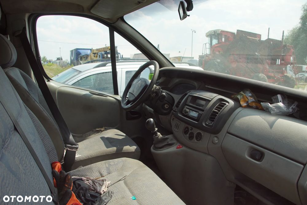 Auto na części - Renault Trafic II 2.5 DCI 135 KM G9U730 PK6377 TED68 2006R Silnik Skrzynia Drzwi Maska Błotnik Zderzak Lampa Lusterko Klamka Szyba Deska Kokpit Sterownik Moduł Czujnik Licznik Panel Kierownica - 15