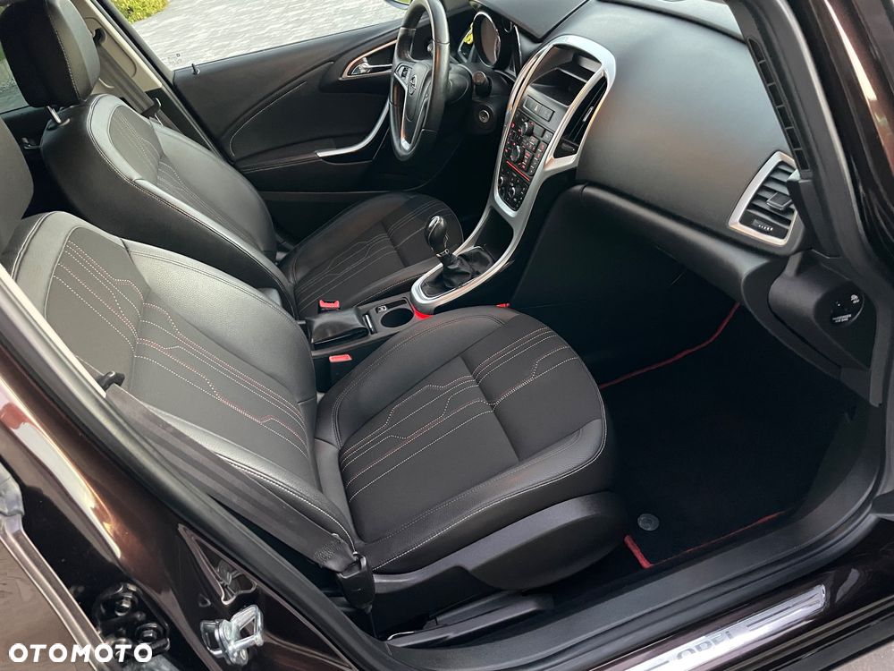 Opel Astra IV 1.4 T Cosmo EU6 - 12