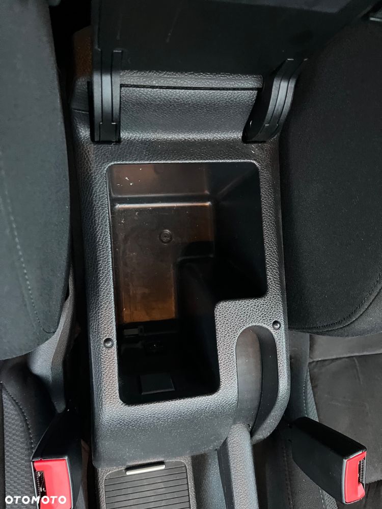 Volkswagen Golf 1.6 TDI Highline - 16