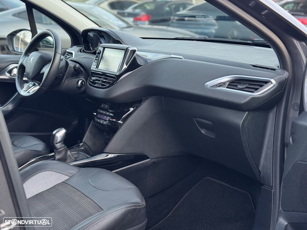 Peugeot 2008 1.2 PureTech Allure - 21