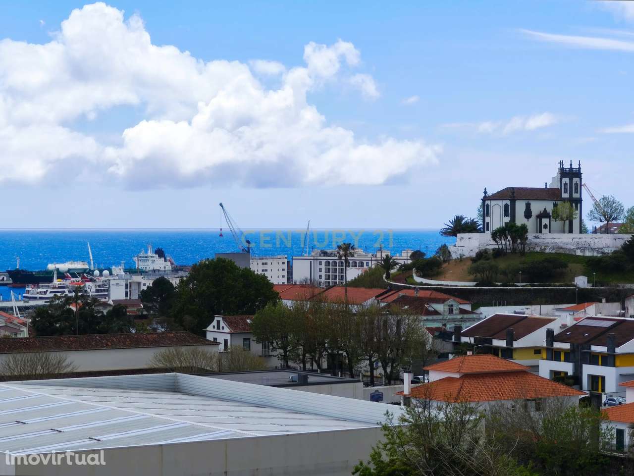Apartamento T2 em Ponta Delgada com Garagem e Varanda - Grande imagem: 2/25