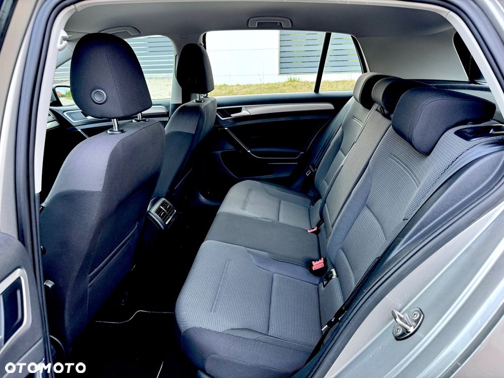 Volkswagen Golf - 22
