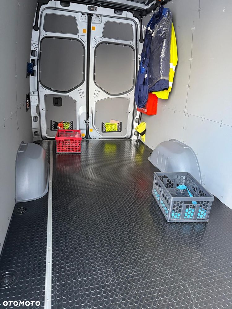 Mercedes-Benz Sprinter - 10