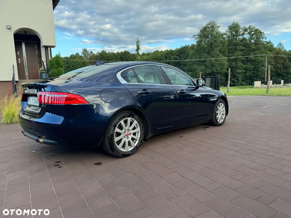 Jaguar XE 2.0 T Prestige - 7