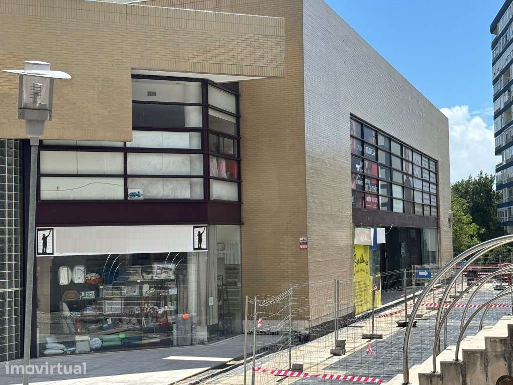 Loja no Centro Cívico de Carnaxide - C. Comercial Solátia - Grande imagem: 4/8