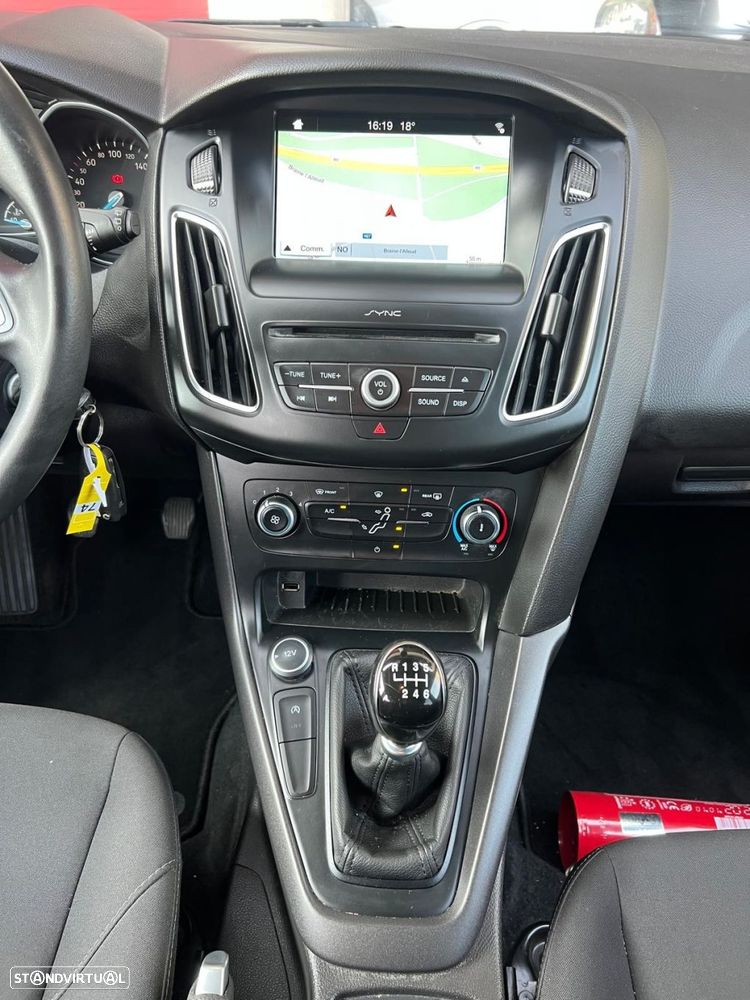 Ford Focus SW 1.0 EcoBoost Business - 13