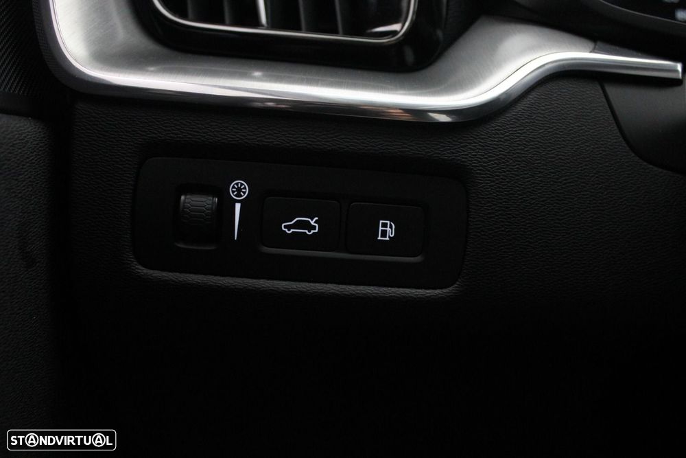Volvo XC 60 2.0 T8 PHEV Momentum AWD — fotografia 12