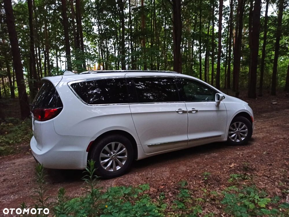 Chrysler Pacifica - 13