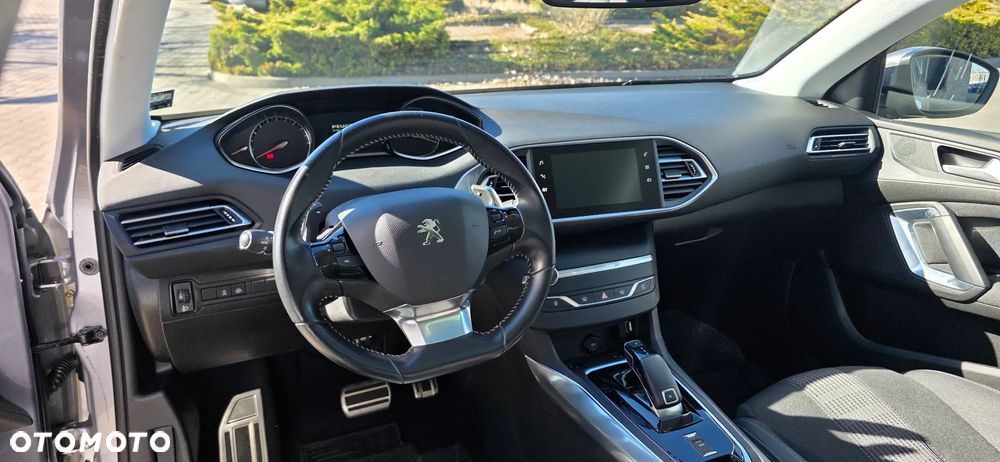 Peugeot 308 BlueHDi 130 EAT6 Stop & Start Allure Business-Paket - 11