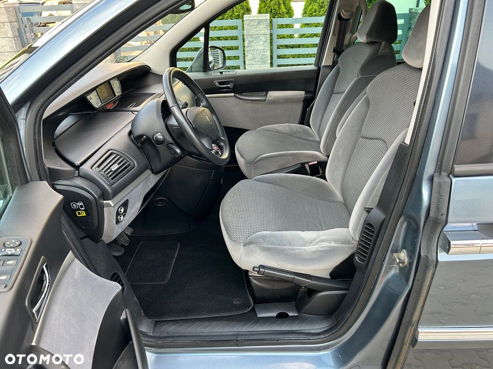 Peugeot 807 HDi 165 Premium - 16