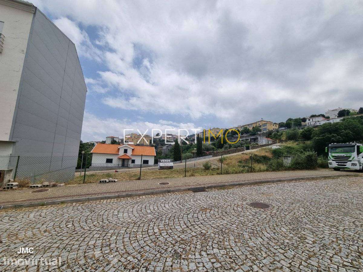 Dois Lotes urbanos para 24 (8+16) apartamentos, em zona premium de... - Grande imagem: 3/23