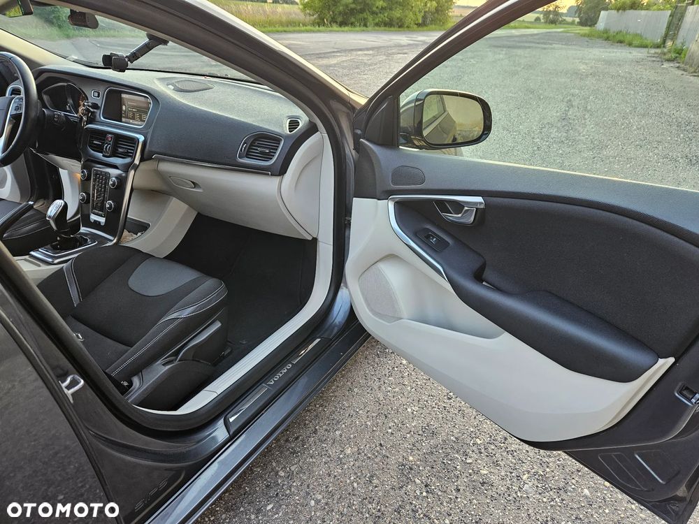 Volvo V40 D2 - 34