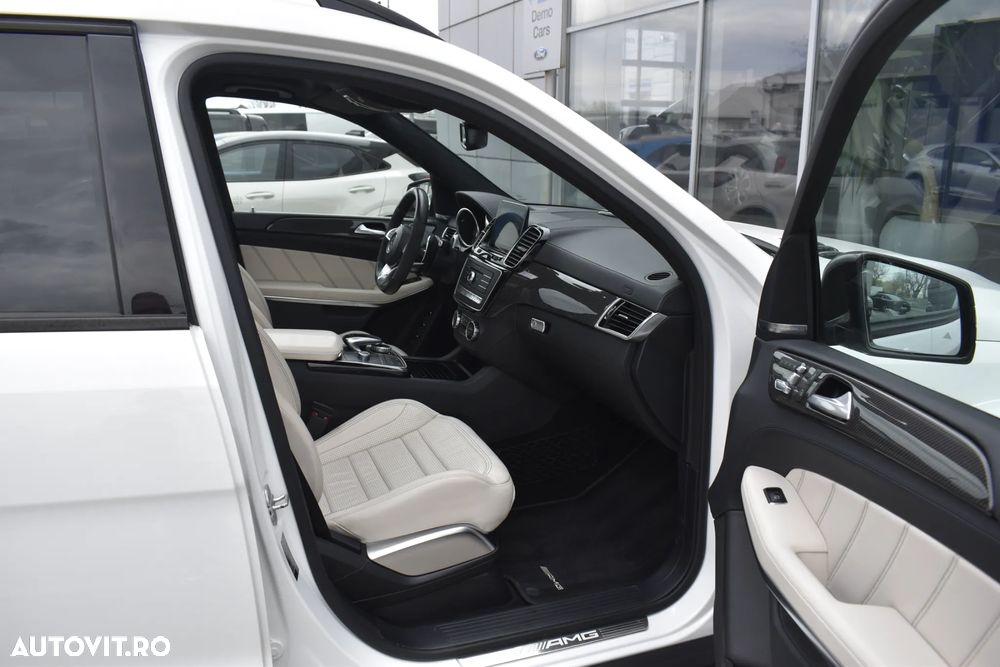 Mercedes-Benz GLS - 23