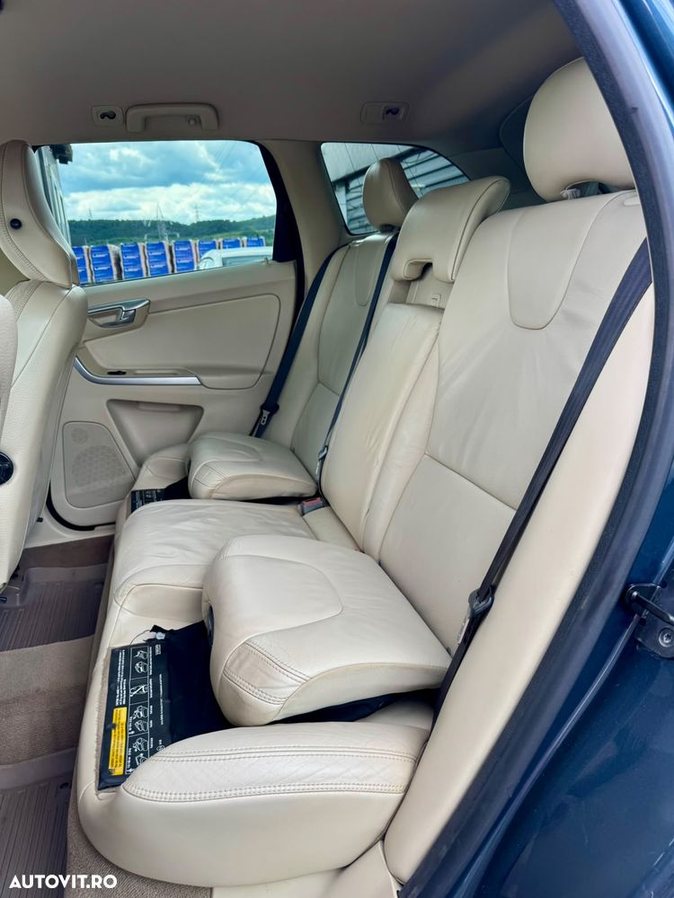 Volvo XC 60 D4 AWD Geartronic Summum - 10