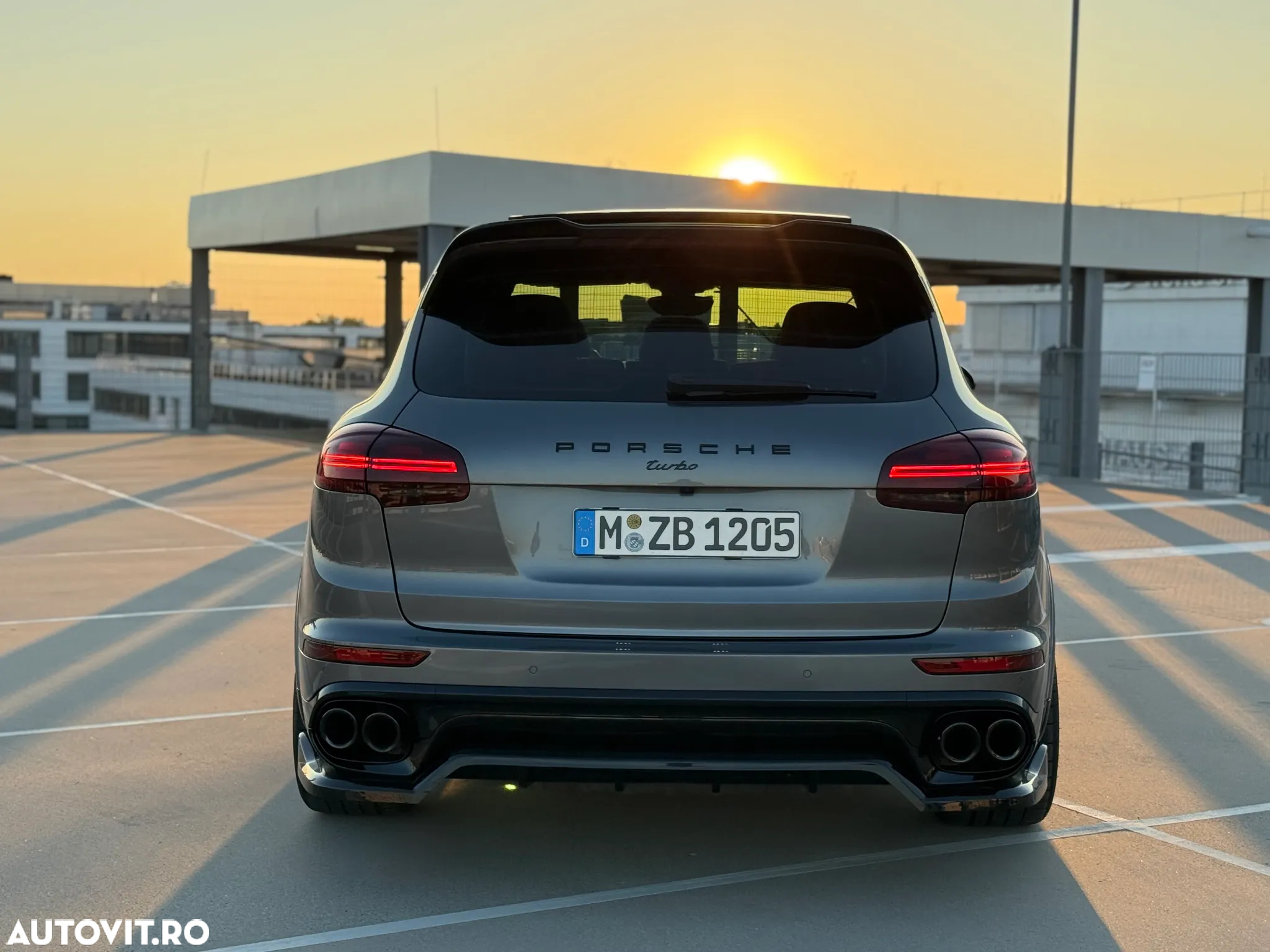 Porsche Cayenne 4.8 L Turbo - 3