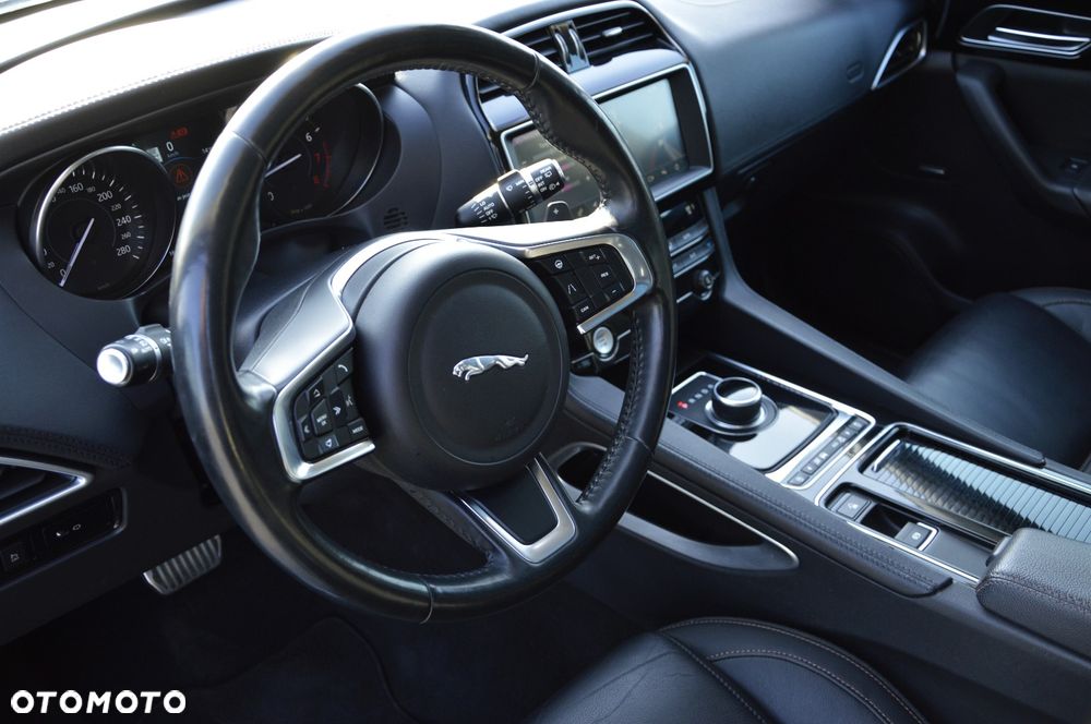 Jaguar F-Pace 30t AWD Prestige - 26