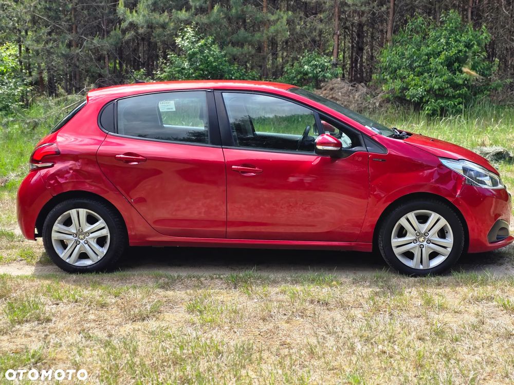 Peugeot 208 1.2 PureTech GPF Signature S&S - 6