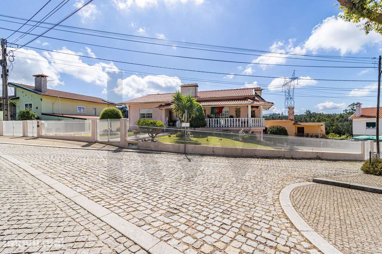 Moradia Isolada Bi- Familiar - T3 + T1 - Grande imagem: 3/20