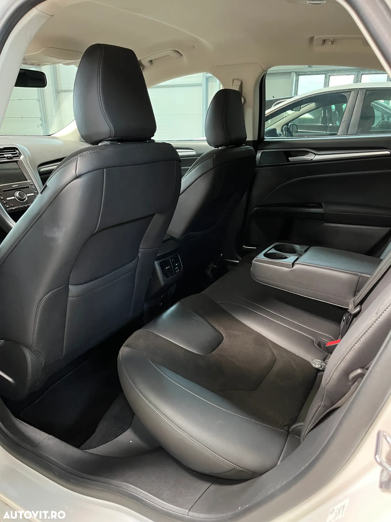 Ford Mondeo 2.0 HEV Titanium - 13