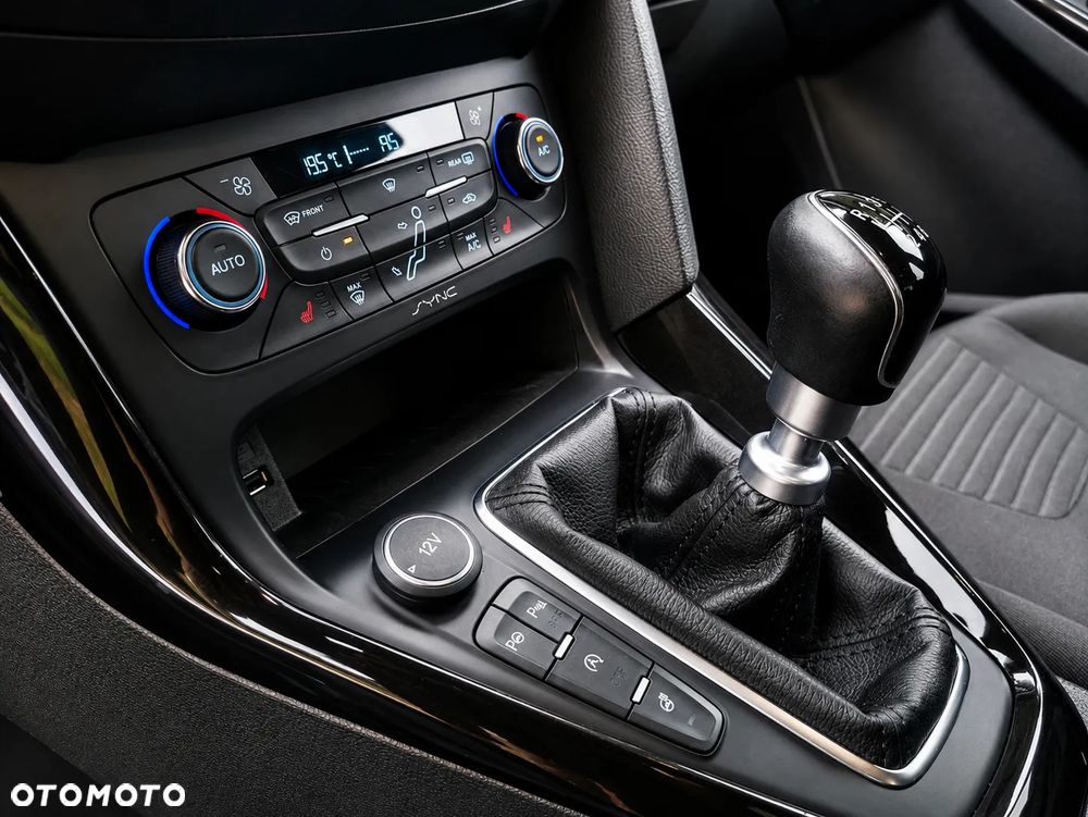 Ford Focus 1.5 EcoBoost Titanium ASS - 12