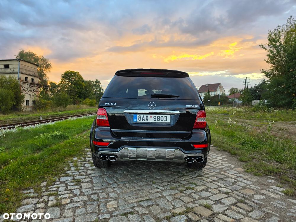 Mercedes-Benz ML 63 AMG 4Matic 7G-TRONIC - 21