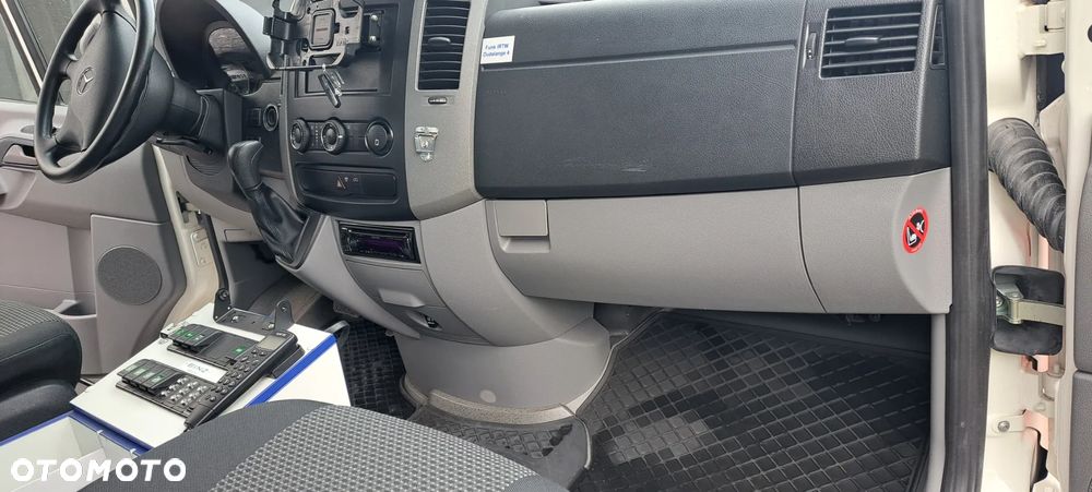 Mercedes-Benz 519 - 20